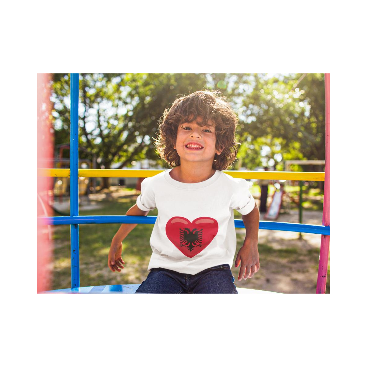 Kinder T-Shirt Albanien Flagge herzform