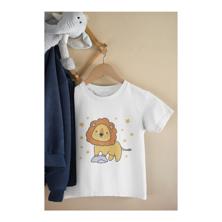 Kinder T-Shirt Kleiner Löwe auf Stein